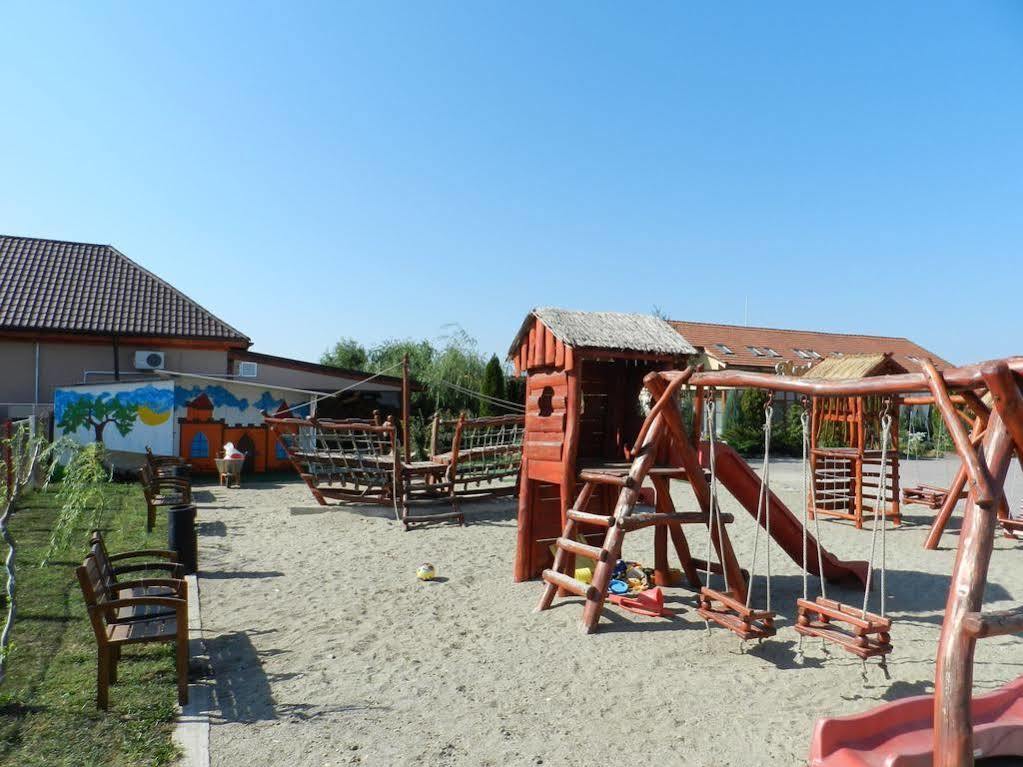 Anette Resort & Spa Covaci Bagian luar foto